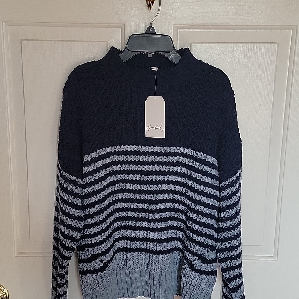 Wonderly women's long sleeved Mockneck Sweater. Blue, medium, NWT. - Picture 1 of 9